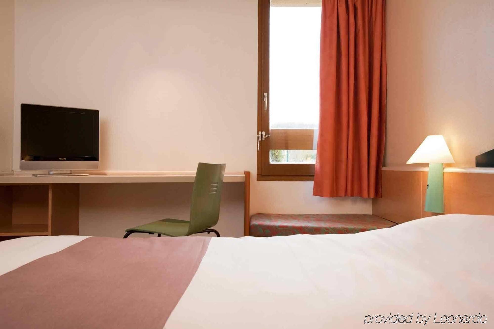Отель Ibis Creil Sur Oise Виллер-Сен-Поль Экстерьер фото